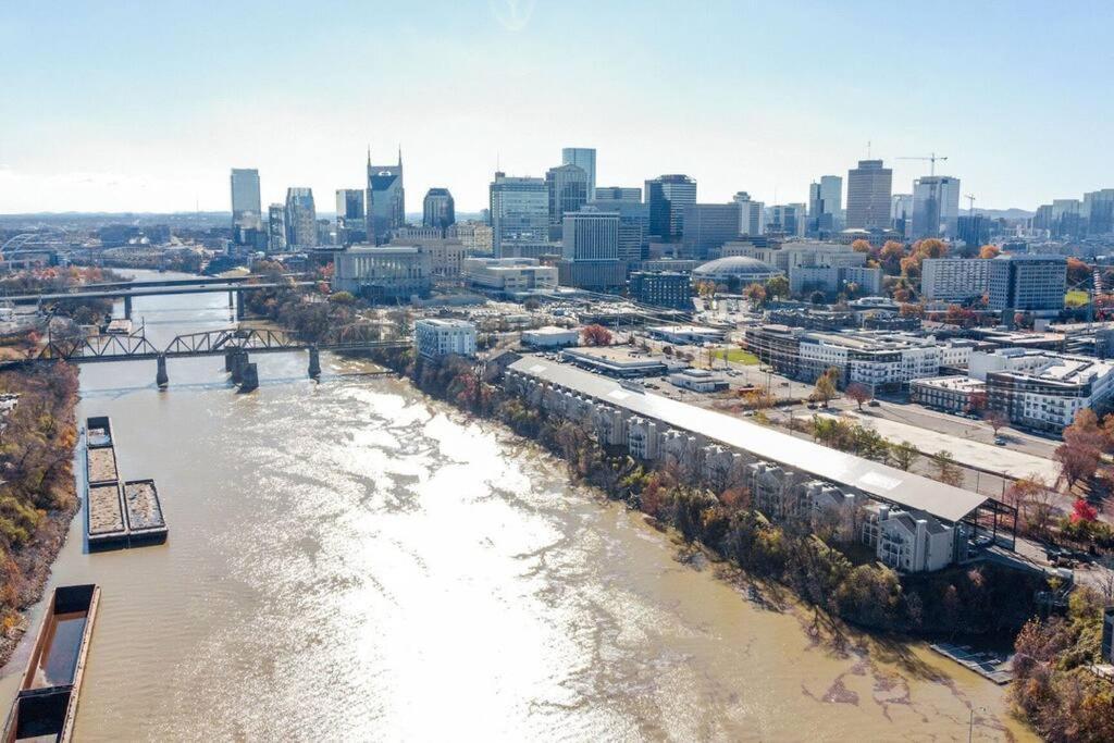 Nash Star Private Condo - 2Bed, 2Bath, Sleep 6, 25 Min Walk To Broadway And All Nashville Attractions, Pool, Gym Kültér fotó