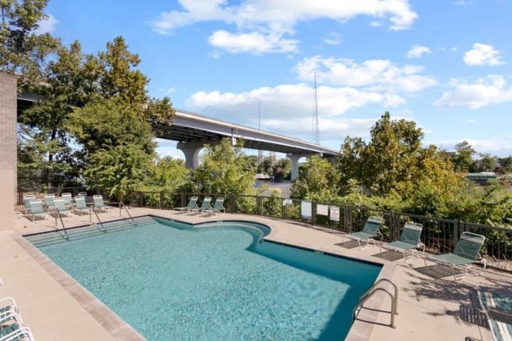 Nash Star Private Condo - 2Bed, 2Bath, Sleep 6, 25 Min Walk To Broadway And All Nashville Attractions, Pool, Gym Kültér fotó