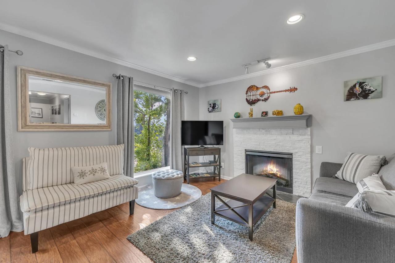 Nash Star Private Condo - 2Bed, 2Bath, Sleep 6, 25 Min Walk To Broadway And All Nashville Attractions, Pool, Gym Kültér fotó