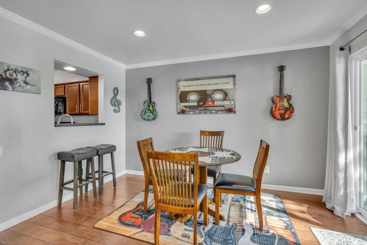 Nash Star Private Condo - 2Bed, 2Bath, Sleep 6, 25 Min Walk To Broadway And All Nashville Attractions, Pool, Gym Kültér fotó