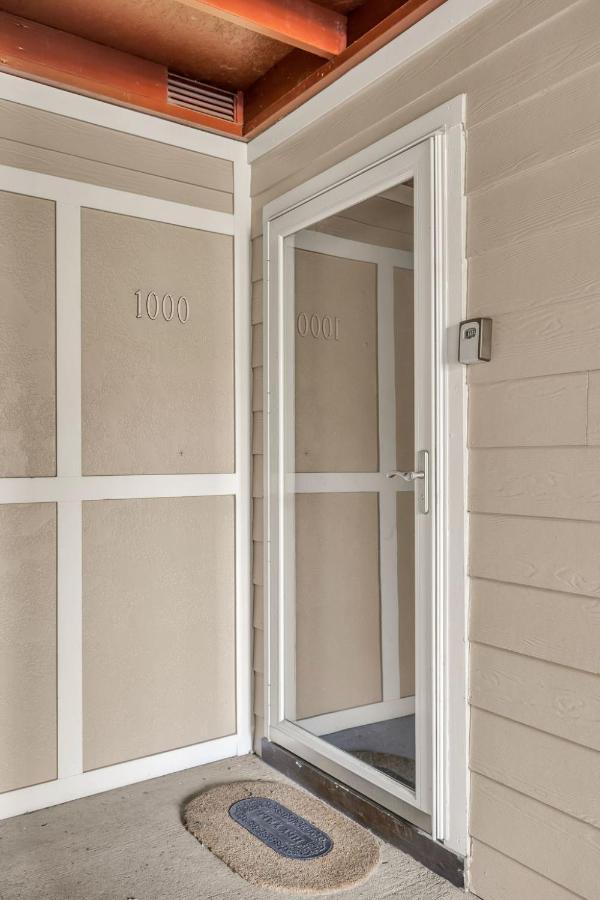 Nash Star Private Condo - 2Bed, 2Bath, Sleep 6, 25 Min Walk To Broadway And All Nashville Attractions, Pool, Gym Kültér fotó