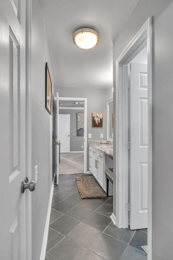 Nash Star Private Condo - 2Bed, 2Bath, Sleep 6, 25 Min Walk To Broadway And All Nashville Attractions, Pool, Gym Kültér fotó