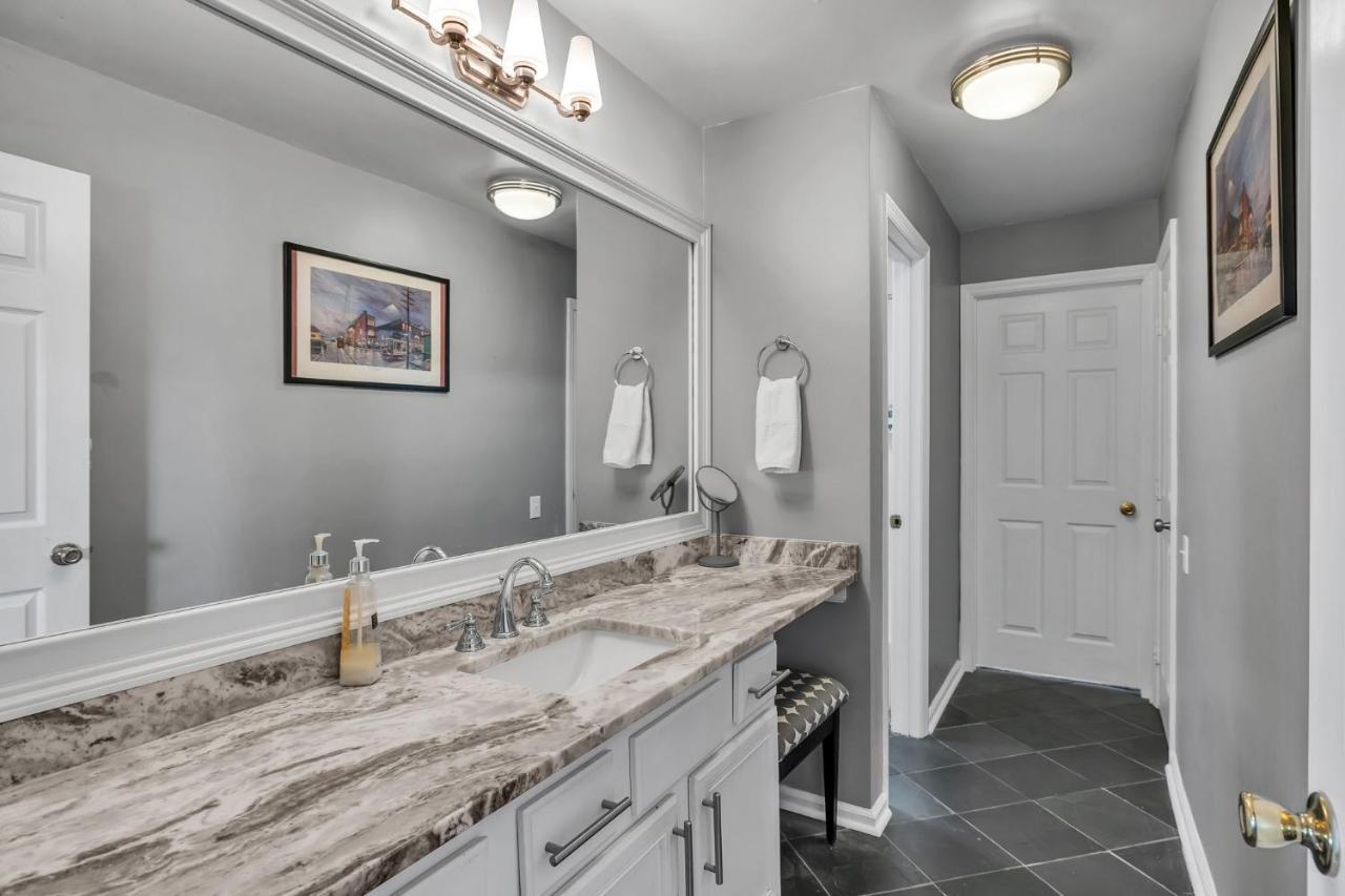 Nash Star Private Condo - 2Bed, 2Bath, Sleep 6, 25 Min Walk To Broadway And All Nashville Attractions, Pool, Gym Kültér fotó