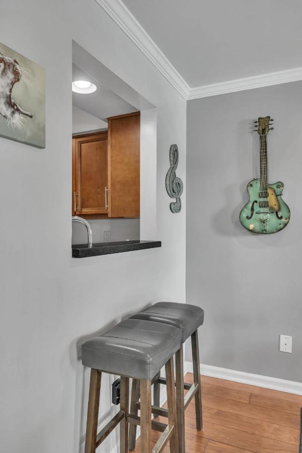 Nash Star Private Condo - 2Bed, 2Bath, Sleep 6, 25 Min Walk To Broadway And All Nashville Attractions, Pool, Gym Kültér fotó