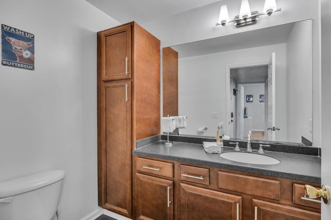 Nash Star Private Condo - 2Bed, 2Bath, Sleep 6, 25 Min Walk To Broadway And All Nashville Attractions, Pool, Gym Kültér fotó